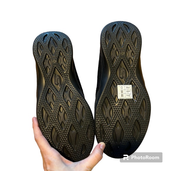 NEW Women’s Sketchers Black Slip On Sneakers - Picture 7 of 8